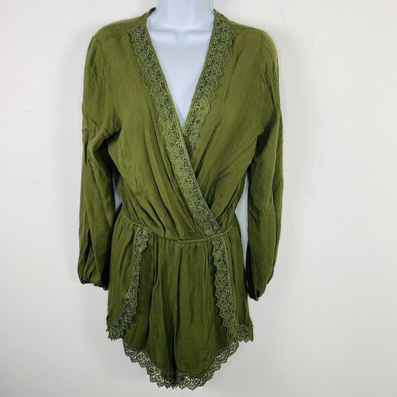 Charlotte Russe Romper - Picture 1 of 9